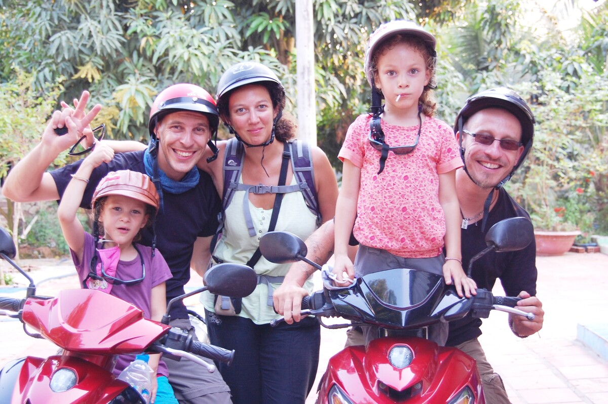 Photo de groupe avec des voyageurs
